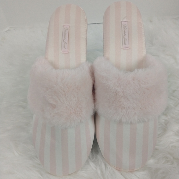 Victoria Secret Slippers - Picture 1 of 8